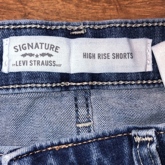 Signature Levi Strauss 4/27 high rise denim shorts - Picture 3 of 9